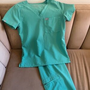 Figs Catarina One-Pocket Top  & Joggers XS Scrub Set